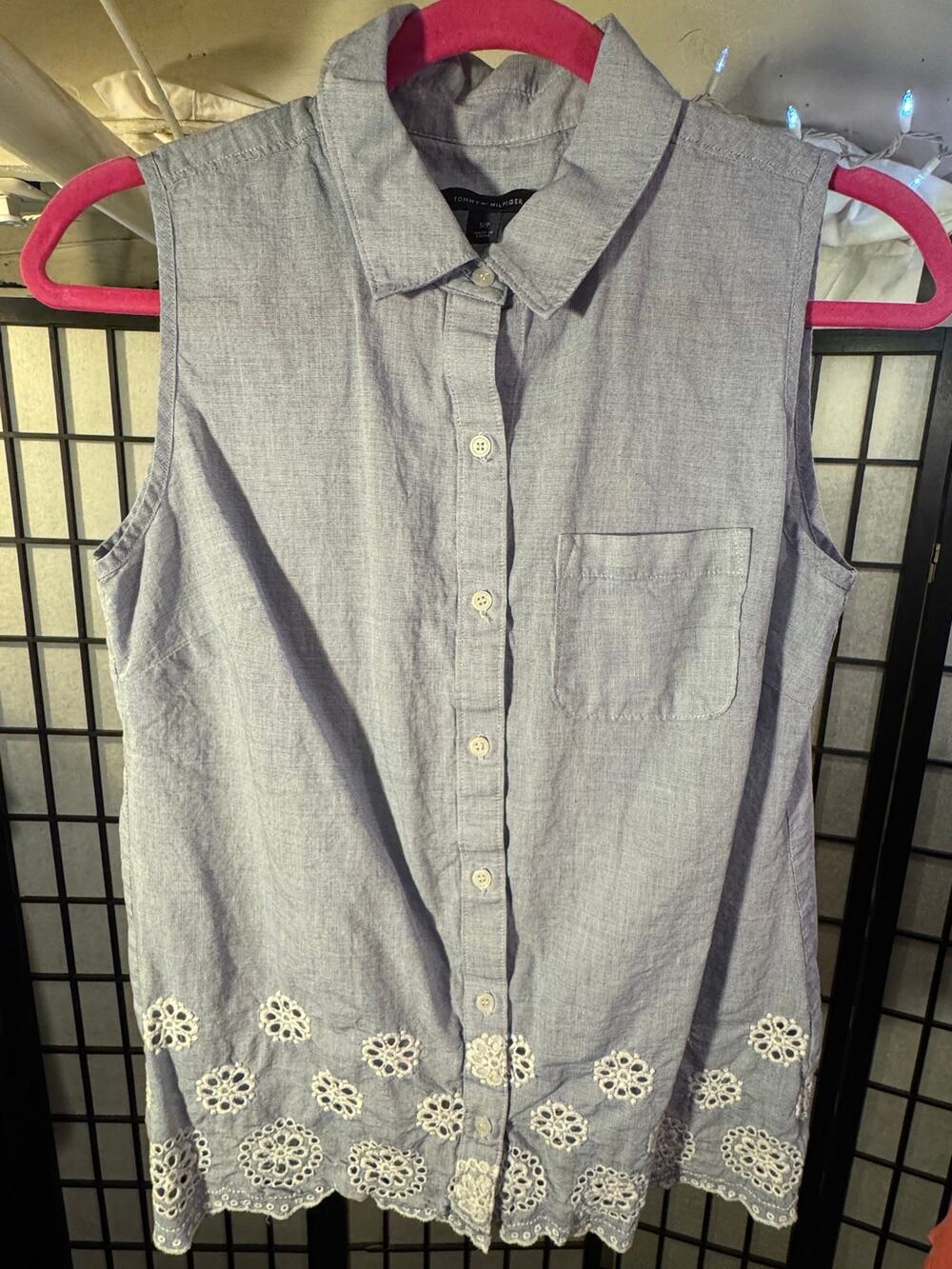 Tommy Hilfiger Blue Chambray Eyelet Lace Hem Sleeveless Button Down Size S